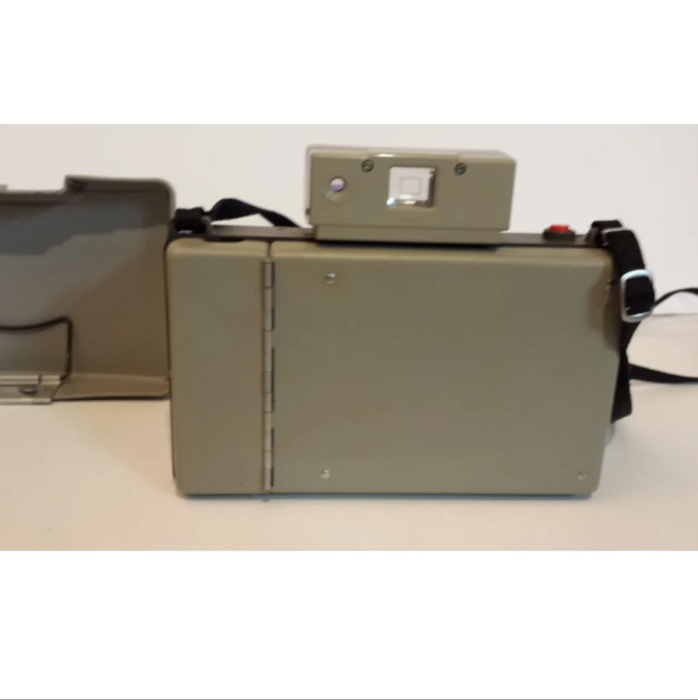 Polaroid 320 Instant Pack Film Land Camera